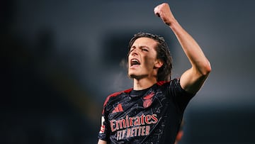 Carreras, durante el partido con el Benfica contra el Vitoria SC.