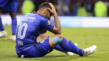 MEX4299. CIUDAD DE MÉXICO (MÉXICO), 02/09/2023.- Moisés Vieira del Cruz Azul reacciona hoy, durante un juego correspondiente de la jornada 7 del torneo Apertura 2023 de la liga de fútbol mexicano celebrado en estadio Azteca de Ciudad de México (México). EFE/José Méndez