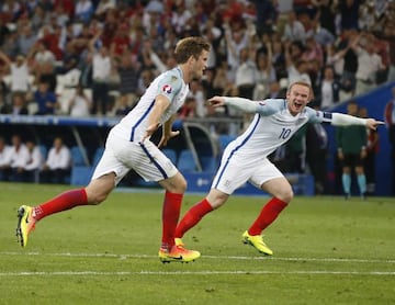 Eric Dier (L) of England celebrates with team mate Wayne Rooney