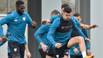 Capa, ausente por lesión, y Williams en Lezama.