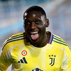 Kolo Muani desnuda a Luis Enrique