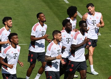 El delantero polaco del Bayern de Múnich, Robert Lewandowski, se ha entrenado esta misma mañana con el equipo bávaro en plenos rumores de su fichaje por el Barcelona.