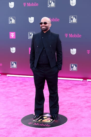 Arcángel posa en la alfombra roja de los premios 'Lo Nuestro'.