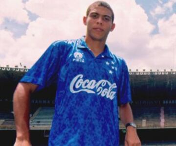 Colo Colo buscaba un delantero a mediados de los noventa y supuestamente, Ronaldo Nazario Da Lima, jugador de Cruzeiro y que ya era uno de los mayores proyectos del fútbol brasileño, era la primera alternativa para el ataque de los albos. Finalmente el Fenómeno fichó en el PSV de Holanda.