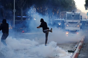 Batalla campal entre los ultras del Marsella y la policía