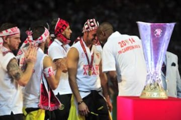 Estadio Sánchez Pizjuán. Beto y Mbia.