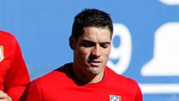 El lateral del Atlético de Madrid Antonio López recibió hoy el alta médica, tras superar su rotura en el bíceps femoral, y ya está a disposición de Abel Resino para el partido de este domingo ante el Deportivo de la Coruña, en el que los rojiblancos se juegan buena parte de sus opciones de repetir participación en la Liga de Campeones.