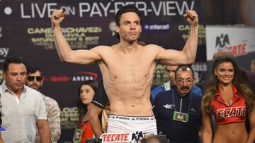 El peleador mexicano y el pugilista argentino se vieron las caras en un programa de televisión, donde acordaron la revancha para Chávez Jr...