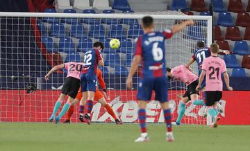 Melero, a pase de Miram¨®n, acerc¨® al Levante con el 1-2.
