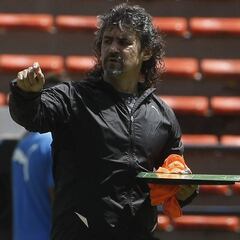 Leonel Álvarez es despedido de Libertad de Paraguay