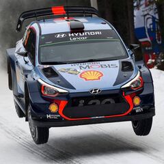 Thierry Neuville domina con mano de hierro en Suecia