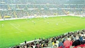 <b>ESPECTÁCULO</b>. El Sporting pide el apoyo de los aficionados para que se llene El Molinón y colabora a ello abaratando el precio de las entradas.