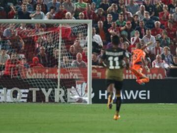 1-2. Jonathas anotó el segundo tanto.