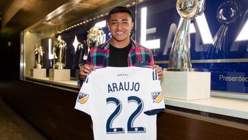 El juvenil mexicoamericano se integr&oacute; al equipo de LA Galaxy en la pretemporada y un d&iacute;a antes de que arranque la MLS el equipo angelino anunci&oacute; la firma de su contrato.