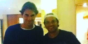 Mario Soto junto a Roger Federer.