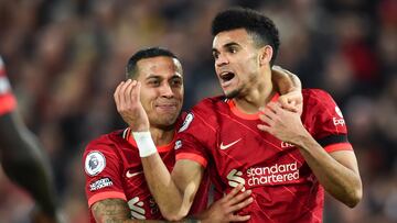 Liverpool (United Kingdom), 19/04/2022.- Luis Diaz (R) of Liverpool celebrates with teammate Thiago (L) after he assisted for the 3-0 goal during the English Premier League soccer match between Liverpool and Manchester United in Liverpool, Britain, 19 April 2022. (Reino Unido) EFE/EPA/PETER POWELL EDITORIAL USE ONLY. No use with unauthorized audio, video, data, fixture lists, club/league logos or 'live' services. Online in-match use limited to 120 images, no video emulation. No use in betting, games or single club/league/player publications
