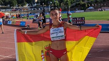 Sofía Santacreu con la bandera de España tras conseguir la medalla de oro en el Europeo sub-20 de Jerusalén. (@atletismoRFEA)