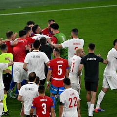 Güler, bronca y en peligro