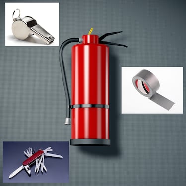 Algunas de las herramientas básicas aconsejadas son una navaja multiusos, un extintor, silbato para pedir ayuda si es necesario o cinta adhesiva para sellar puertas y ventanas.