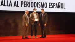 Vicente Jim&eacute;nez, director de AS, con Alejandro Blanco y Felipe del Campo. 