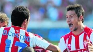 <b>EUFORIA. </b>Gregory intentó levantar a Diego Castro después de que el gallego marcara el gol del triunfo rojiblanco.