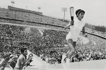 El 12 de octubre de 1968, en el Estadio Azteca, la atleta  considerada la mejor deportista femenina en la poca hizo historia al convertirse en la primera mujer que encendi el pebetero de unos Juegos Olmpicos.