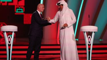 Soccer Football - World Cup - Final Draw - Doha Exhibition & Convention Center, Doha, Qatar - April 1, 2022 FIFA president Gianni Infantino and the Emir of Qatar Sheikh Tamim bin Hamad al-Thani during the draw REUTERS/Carl Recine