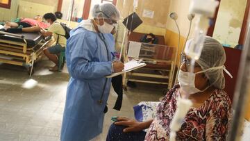 Patients suffering from an array of endemic diseases like dengue, malaria, chikunguya and leptospirosis are cared for at a ward at the Cesar Garayar support hospital in the city of Iquitos, in the Amazon basin on May 22, 2020. - Focused attention on fighting the new coronavirus in Peru has detracted the ability to combat the dengue fever, an explosive situation in the Amazon region, where it is leaving a trail of disease and death in cities and remote indigenous villages. (Photo by Cesar Von BANCELS / AFP)