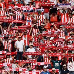 Indignación entre los abonados del Almería en el arranque de las renovaciones