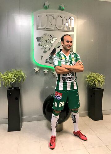 El máximo goleador de Estados Unidos fue presentado oficialmente como nuevo refuerzo del conjunto esmeralda para el Torneo Clausura 2018.