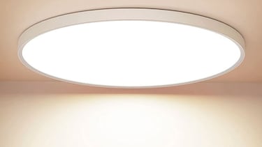 5 plafones LED de techo para iluminar y decorar el baño