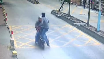 Detiene a un ladrón con una patada voladora a lo Bruce Lee. Imágen: YouTube