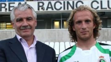 <b>PRESENTACIÓN.</b> El extremo derecho portugués Jorge Miguel Dias Gonçalves ha sido presentado hoy como nuevo jugador del Racing de Santander, entidad con la se ha comprometido para las cuatro próximas temporadas.