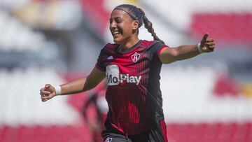 Julissa Dávila festejando su gol.