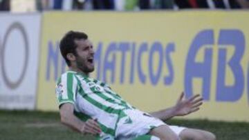 Baptistao celebra el primer gol del Betis..