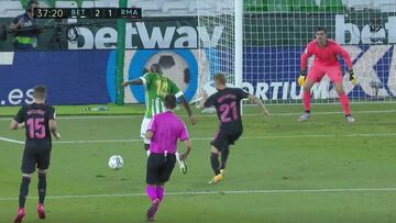 Odegaard descubre por la vía rápida lo que es el Madrid: error grave y directo a la caseta