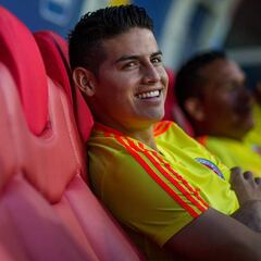 De Laurentiis confía en la palabra de James y Jorge Mendes