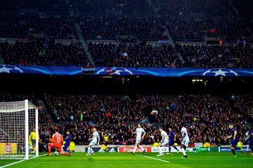 Messi scores his quickest goal and gives the lead to Barcelona. 1-0