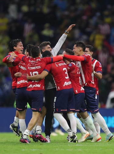 How many times have Chivas faced Tigres in the Liga MX playoffs and what is their head-to-head record?