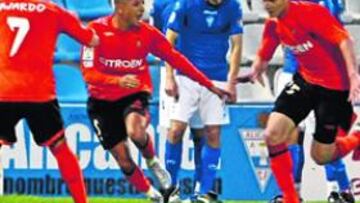 <b>GOLAZO. </b>Renan celebra el tanto que consiguió el sábado en el Rico Pérez contra el Alicante.