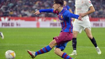 Barcelona&#039;s Spanish midfielder Gavi shoots during the Spanish league football match between Sevilla FC and FC Barcelona at the Ramon Sanchez Pizjuan stadium in Seville on December 21, 2021. (Photo by CRISTINA QUICLER / AFP)