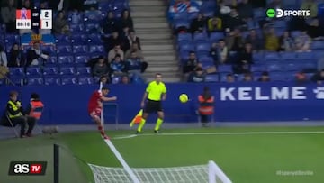 Suazo vuelve a brillar en Sevilla y esta asistencia consolida al chileno: pegada notable