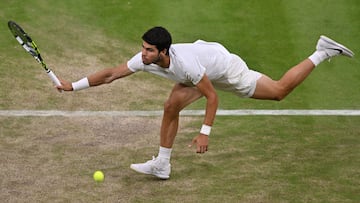 Carlos Alcaraz, en su partido contra Matteo Berrettini en Wimbledon.