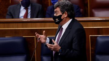 MADRID, 12/05/2021.- El ministro de Inclusi&oacute;n, Seguridad Social y Migraciones, Jos&eacute; Luis Escriv&aacute;, durante su intervenci&oacute;n en la sesi&oacute;n de control al Ejecutivo de este mi&eacute;rcoles en el Congreso, la primera tras el f