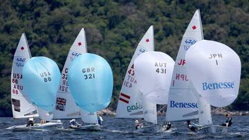 Imagen de una regata de la Clase 470.