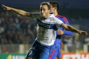 El jugador de Universidad Catolica Jose Pedro Fuenzalida celebra su gol contra Universidad de Chile durante el partido de Super Copa disputado en el estadio Ester Roa de Concepcion, Chile.