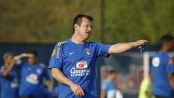 El entrenador Dunga durante el entrenamiento para el amistoso contra Costa Rica.