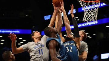 NEW YORK, NY - NOVEMBER 08: Gorgui Dieng #5, Karl-Anthony Towns #32 of the Minnesota Timberwolves and Brook Lopez #11 of the Brooklyn Nets leap for a rebound during their game at the Barclays Center on November 8, 2016 in New York City. NOTE TO USER: User expressly acknowledges and agrees that, by downloading and/or using this Photograph, user is consenting to the terms and conditions of the Getty Images License Agreement. Al Bello/Getty Images/AFP
== FOR NEWSPAPERS, INTERNET, TELCOS & TELEVISION USE ONLY ==