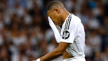 Soccer Football - LaLiga - Real Madrid v Villarreal - Santiago Bernabeu, Madrid, Spain - October 5, 2024 Real Madrid's Kylian Mbappe reacts REUTERS/Susana Vera