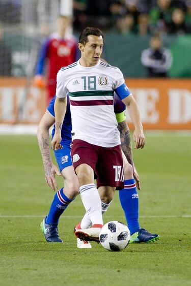 No existe jugador en activo con más juegos en la selección mexicana, 145 encuentros. Es solo cuestión de tiempo para que consiga superar a Pável Pardo en el segundo sitio histórico, aún por detrás de Claudio Suárez.